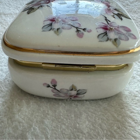 Vintage White and Pink Floral Music Jewelry Box Cherry Blossom Decor Accents - Picture 6 of 11